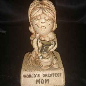 # 1 Mom Vintage Trophy